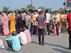 कांकेर में दो युवकों की मौत से गुस्सा, सड़क पर उतरे ग्रामीण; लाइट और स्पीड ब्रेकर की मांग