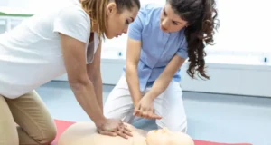 कार्डियक अरेस्ट में हर सेकंड कीमती! CPR देने का सही तरीका जान लें, बच सकती है किसी की जान