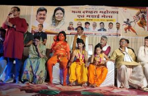 सारागांव के दशहरा महोत्सव में पहुंचे डॉ. चरणदास महंत और ज्योत्सना महंत, रावण दहन के साथ दिया सत्य और धर्म का संदेश