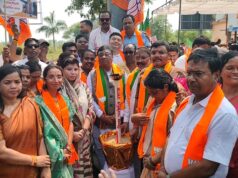 विकसित भारत संकल्प सभा एवं सेवा ज्योति यात्रा पर पूर्व भाजपा नेता प्रतिपक्ष छत्तीसगढ़ नारायण चंदेल ने सभी भाजपा पदाधिकारी सदस्यों को दिलाई सेवा की शपथ