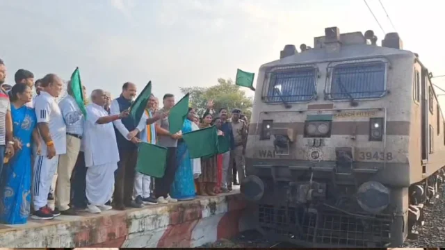 Ambikapur-Nizamuddin-Express