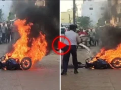 कवर्धा में बड़ा हादसा टला! सड़क पर धू-धूकर जली इलेक्ट्रिक स्कूटी, चालक ने ऐसे बचाई जान