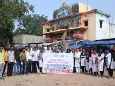 सेवा की संकल्प अभियान बाबा धाम कोसमनारा में श्रमदान से की गई साफ-सफाई