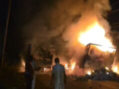 NH-53 पर दो ट्रकों में भीषण आग, एक के बाद एक धधक उठे दोनों वाहन; VIDEO में दिखा खौफनाक मंजर