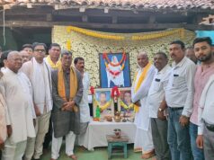 पितृ मोक्ष देव मिलन समारोह में शामिल होकर स्वर्गीय डोकरी दाई को पुष्पांजलि अर्पित कर दी श्रद्धांजलि डॉ चरणदास महन्त