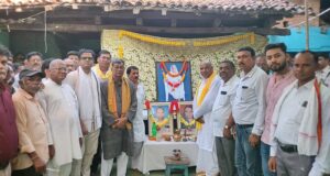 पितृ मोक्ष देव मिलन समारोह में शामिल होकर स्वर्गीय डोकरी दाई को पुष्पांजलि अर्पित कर दी श्रद्धांजलि डॉ चरणदास महन्त
