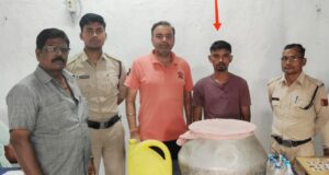 आबकारी टीम द्वारा ग्राम कुरदा में अवैध शराब कारोबारी पर बड़ी कार्रवाई,1 शराब कारोबारी जेल दाखिल
