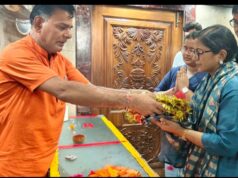 कलेक्टर ने माँ चंद्रहासिनी के दर्शन कर नवरात्र पर्व के दौरान मन्दिर परिसर की व्यवस्थाओ का लिया जायजा