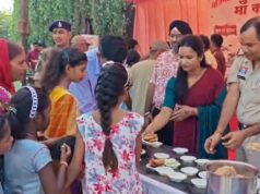 नवरात्रि में लोरमी पुलिस का सेवाभाव, मां दुर्गा की पूजा के बाद श्रद्धालुओं को अपने हाथों से बांटा महाप्रसाद