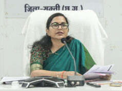 कलेक्टर जय श्री जैन ने साप्ताहिक समय-सीमा की बैठक में सीएम हेल्पलाइन 1076 में लंबित प्रकरणों का समय सीमा के भीतर निराकरण सुनिश्चित करने के दिए निर्देश