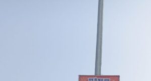 बालोद शहर की सुंदरता पर दाग: दल्ली चौक से रेलवे स्टेशन तक डिवाइडर के बिजली पोल बने विज्ञापन के अड्डे,डिवाइडर के बिजली पोल बने प्रचार के खंभे