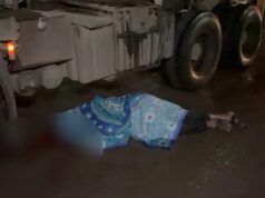 सीतापुर में दर्दनाक हादसा: ट्रेलर के पहिए के नीचे आया स्कूटी सवार कारोबारी, मौके पर मौत