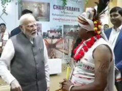 PM मोदी ने देखा छत्तीसगढ़ का स्टॉल, बस्तर के कलाकारों से जाना बांस शिल्प का हुनर