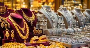 Gold-Silver की कीमतों में भारी गिरावट, महीनेभर में सोना ₹12,000 और चांदी ₹48,000 हुई सस्ती